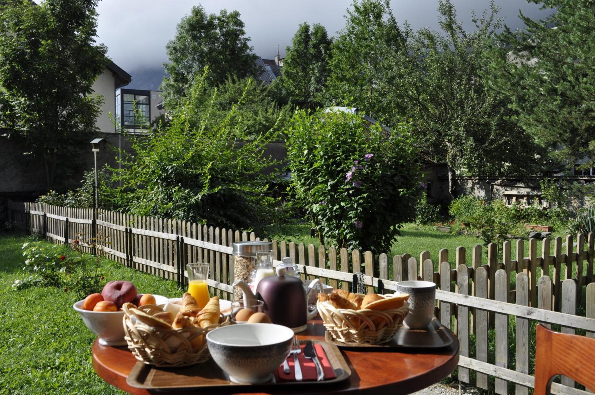 La Cachette Cyclists&skiers * Le Bourg-dʼOisans